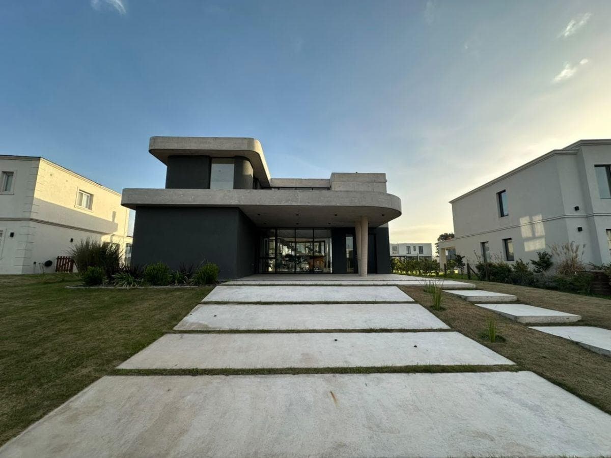 Venta Casa Lote 850m2 La Calesa Pilará Golf Polo Se aceptan bienes en parte de pago / financiación, foto 1 de 35