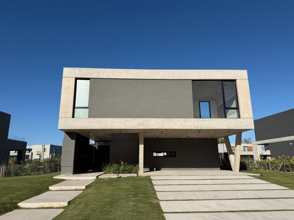 Venta Casa Lote 955m² 4 suites Pilará Golf Polo Se Aceptan Bienes en Parte de Pago / Financiación, foto 1 de 45