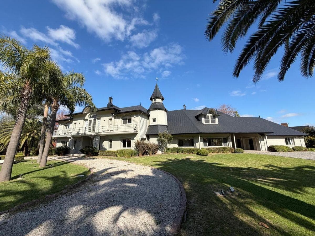 Venta Casa San Diego Country Club Lote central 5400m2 Pileta Parrilla Sauna, foto 1 de 38